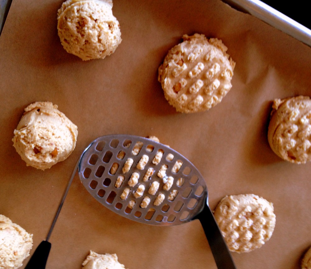 This potato masher leaves a crosshatch print that looks just like peanuts!